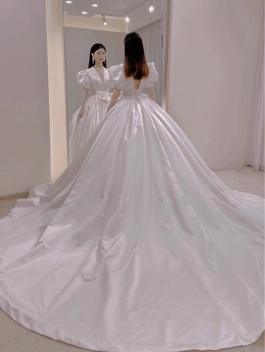 V-Neck Puff Sleeves Sleek Satin Pleated A-Line Beach Wedding Dress main image 0