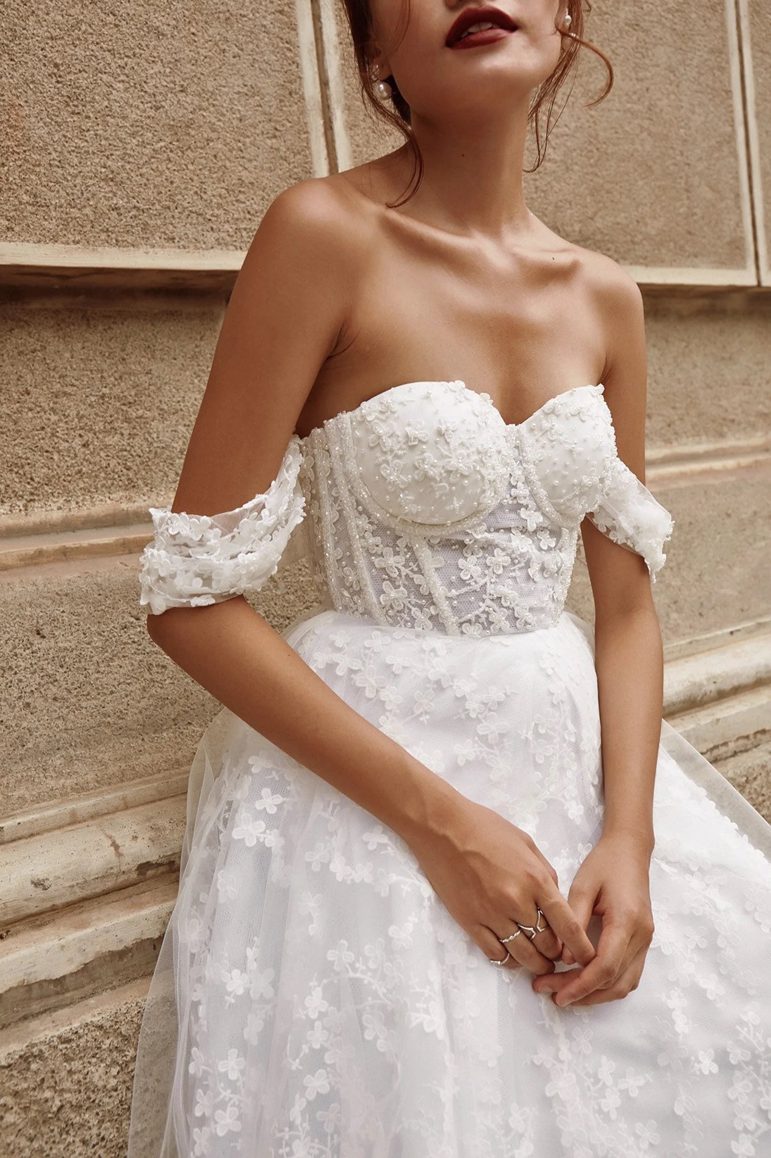 Off Shoulder Lace Popular Wedding Dresses, A-line Tulle Bridal Gowns, Elegant Appliques Wedding Gowns