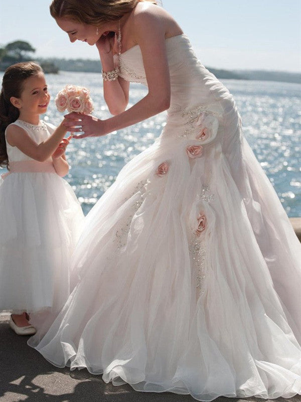 Strapless Elegant Appliques Wedding Dresses, Modest 2020 Bridal Gowns